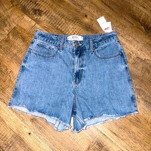 American Eagle ultra high rise 90’s women’s shorts size 8 w29